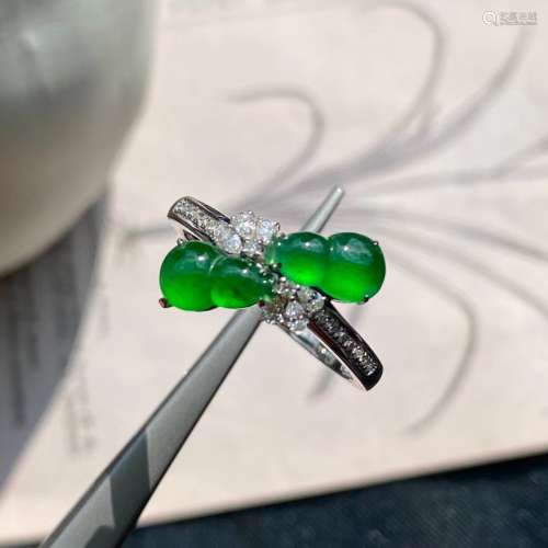 18K金镶嵌天然钻石翡翠满绿高冰种葫芦戒指