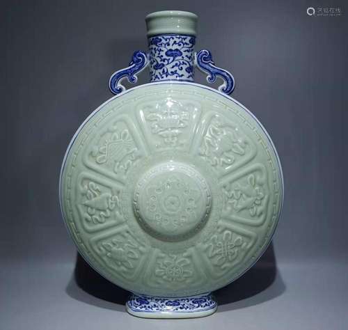 A Porcelain MoonFlask Vase