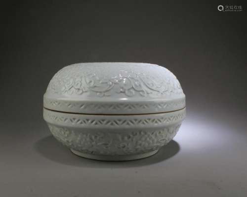 A Porcelain Round Container