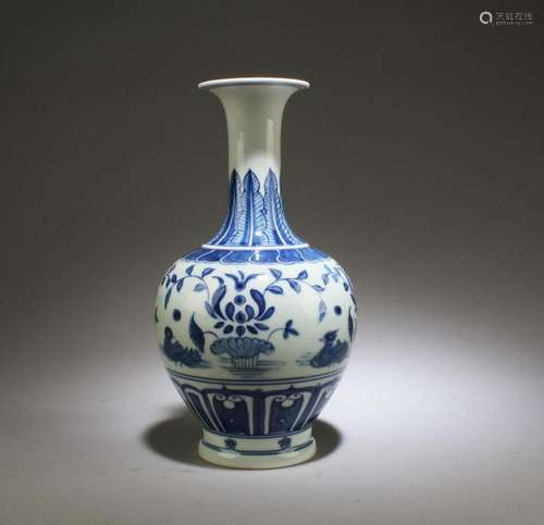 A Blue & White Porcelain Vase