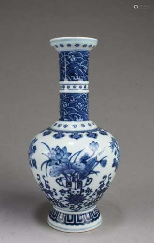 Chinese Blue & White Porcedain Vase