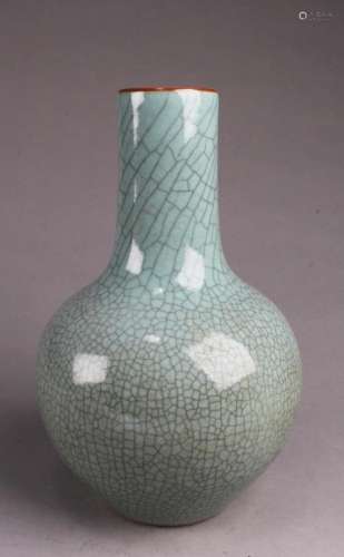 Chinese Crackleware Porcelain Vase