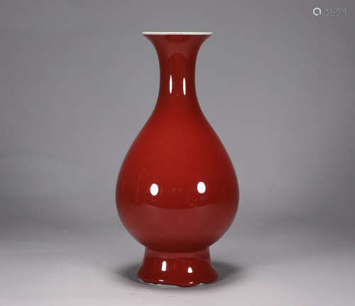 Qing Dynasty kangxilang kiln red glaze bottle