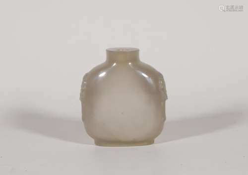 A Carved Agate Snuff Bottle Qing Style