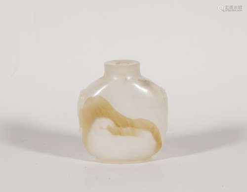 A Carved Agate Snuff Bottle Qing Style