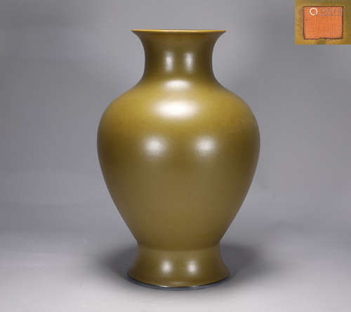 Yongzheng tea foam lantern bottle in Qing Dynasty