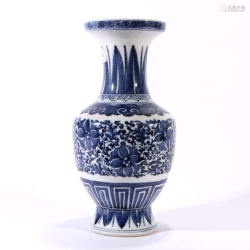 Period Of Qianlong Blue And White Porcelain Bottle