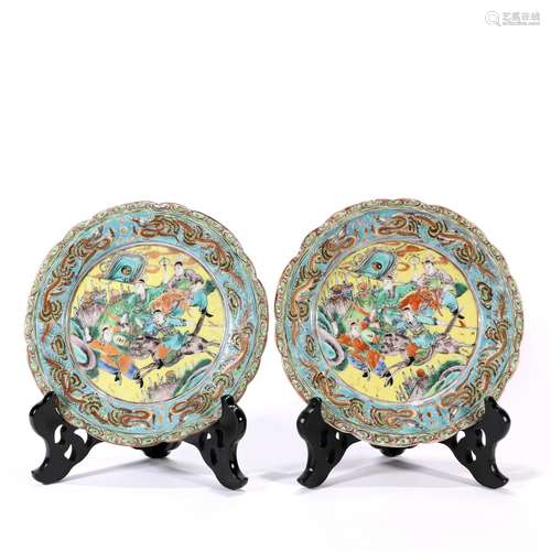 Pair Of Guangcai Stype Porcelain 