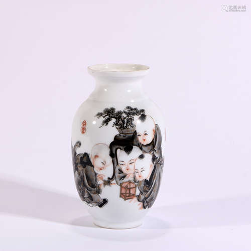 En Grisaille Porcelain Bottle