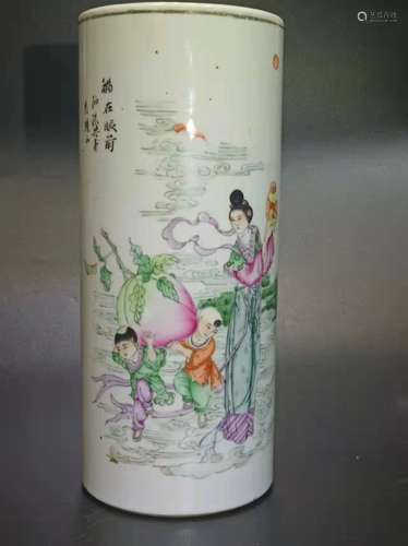 Chinese Famille Rose Porcelain Hat Holder