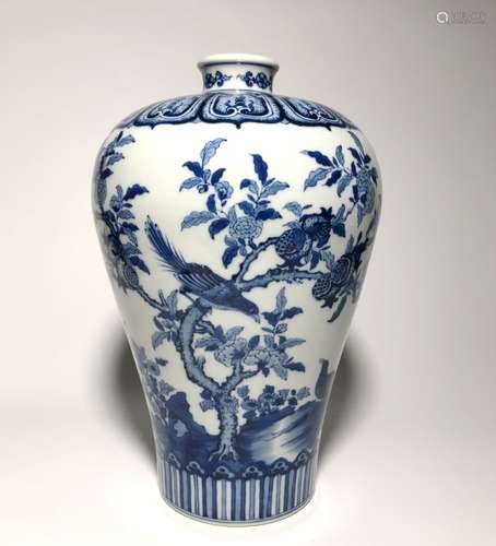 Chinese Blue and White Porcelain Vase,Mark