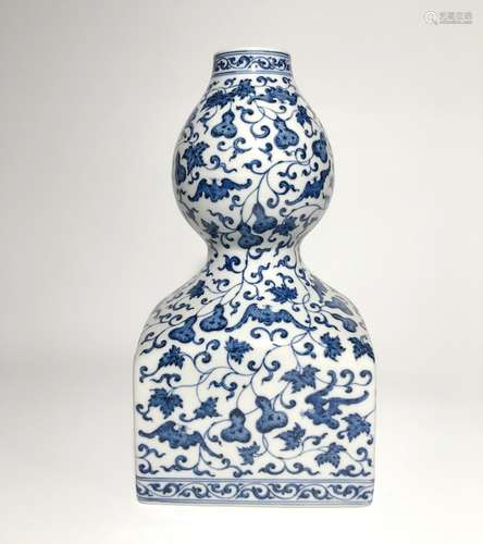 Chinese Blue and White Porcelain Gourd Vase,Mark