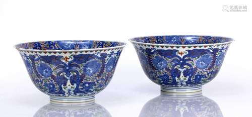 Pair of polychrome porcelain deep 'dragon' bowls