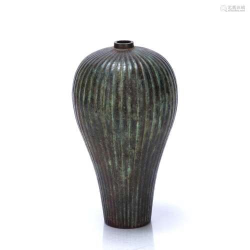 Meiping shape bronze ikebana vase