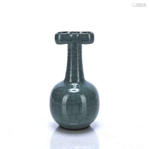 Guan ware crackled greyish celadon ware arrow vase