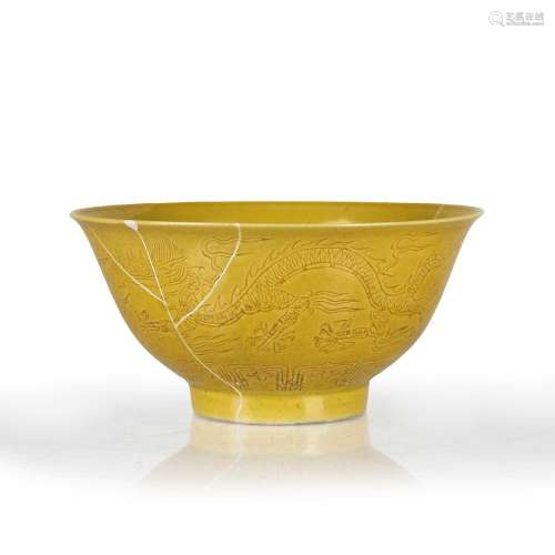 Yellow glazed 'Dragon' bowl