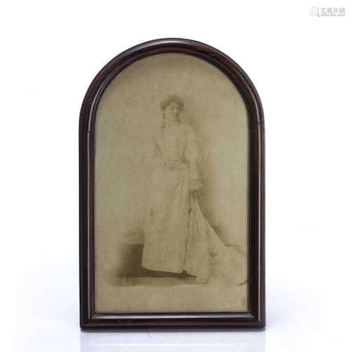 Hardwood arched picture frame