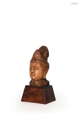 A RARE MARBLE HEAD OF AVALOKITESHVARA Qing Dynasty