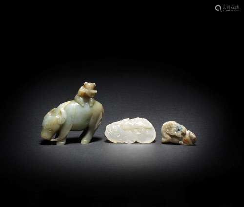 THREE SMALL JADE CARVINGS 18th/19th century (4)