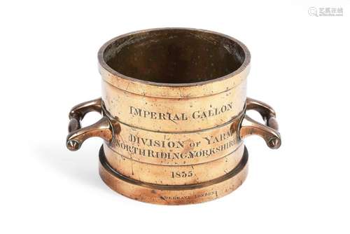 A WILLIAM IV BRASS COUNTY MEASURE, IMPERIAL GALLON