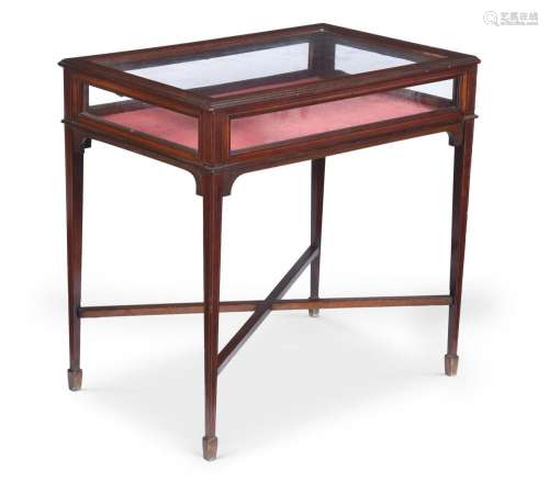 AN EDWARDIAN MAHOGANY AND LINE INLAID BIJOUTERIE TABLE