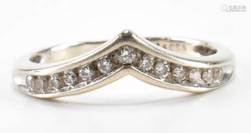 HALLMARKED 9CT GOLD & DIAMOND WISHBONE RING