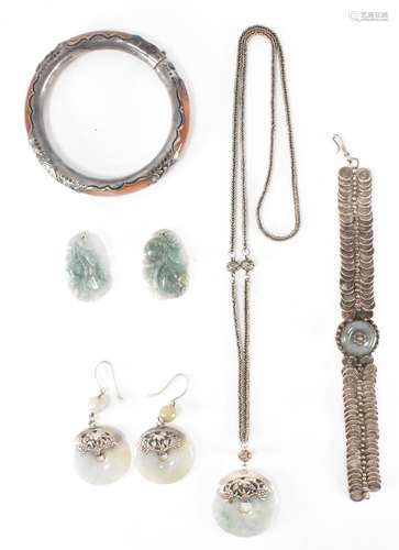 ASSORTMENT OF WHITE METAL & JADE JEWELLERY