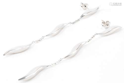 PAIR OF HALLMARKED 9CT WHITE GOLD DROP EARRINGS