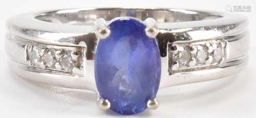 HALLMARKED 18CT GOLD TANZANITE DIAMOND RING