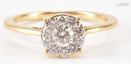 18CT GOLD & DIAMOND CLUSTER RING