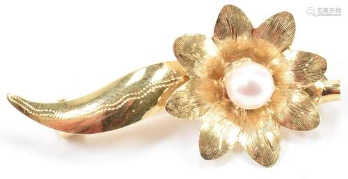 VINTAGE GOLD & PEARL FLOWER BROOCH