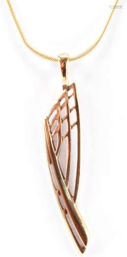 GOLD MODERNIST STYLE PENDANT NECKLACE