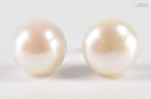 PAIR OF CULTURED PEARL STUD EARRINGS