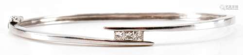 HALLMARKED 9CT GOLD & DIAMOND BANGLE