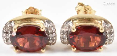 PAIR OF GOLD GARNET & DIAMOND STUD EARRINGS