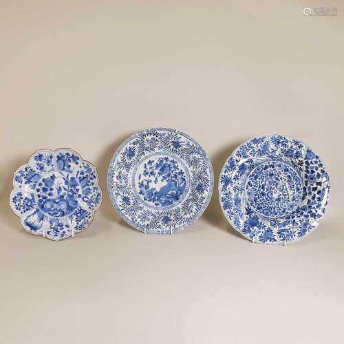 A collection of three Chinese blue and white plates,