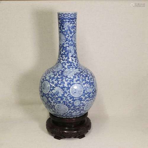 A large Chinese blue and white vase,