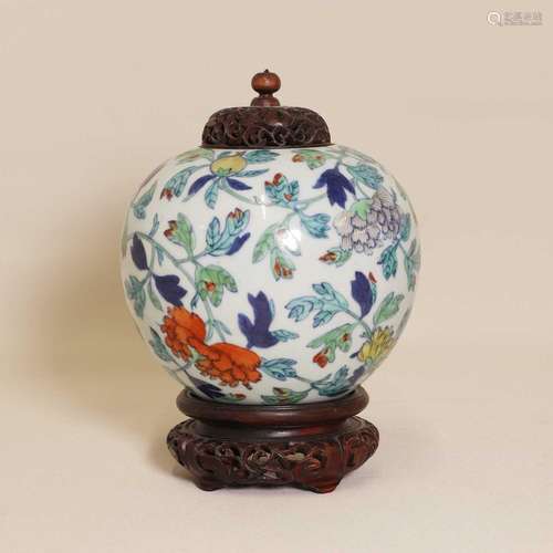 A Chinese doucai jar,