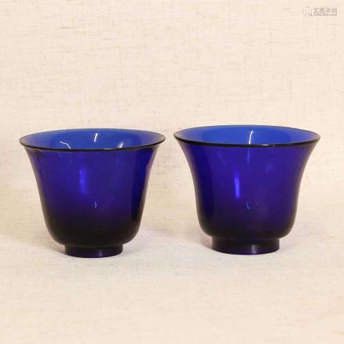 A pair of Chinese Peking glass cups,