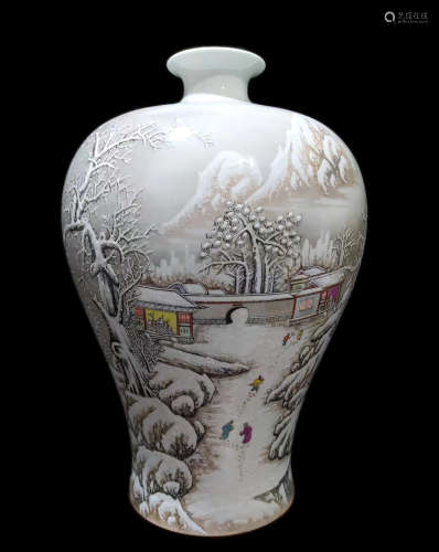 He Xuren Snow Plum Vase