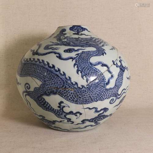 A Chinese blue and white vase,