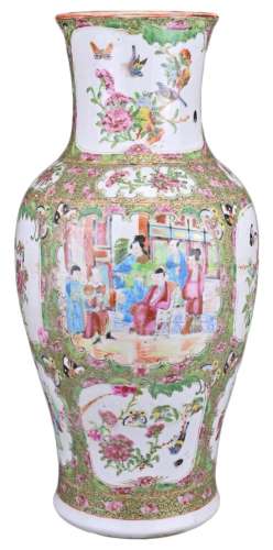 A CHINESE CANTON FAMILLE ROSE PORCELAIN VASE, 19TH CENTURY