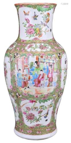 A CHINESE CANTON FAMILLE ROSE PORCELAIN VASE, 19TH CENTURY