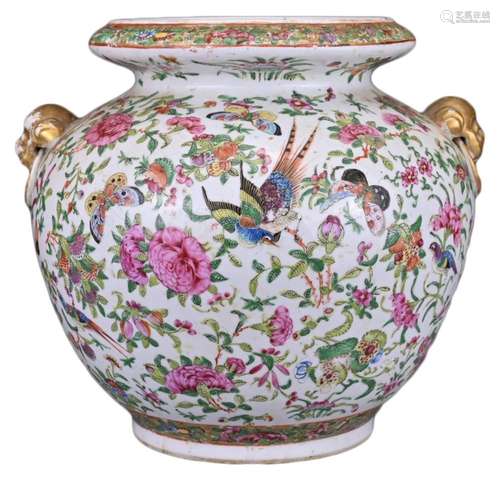 A CHINESE FAMILLE ROSE PORCELAIN JAR, MID 19TH CENTURY