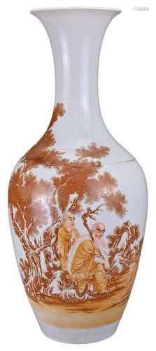 A CHINESE PORCELAIN VASE, 20TH CENTURY