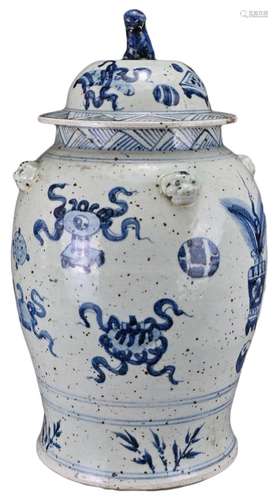 A LARGE CHINESE BLUE AND WHITE PORCELAIN JAR AND COVER