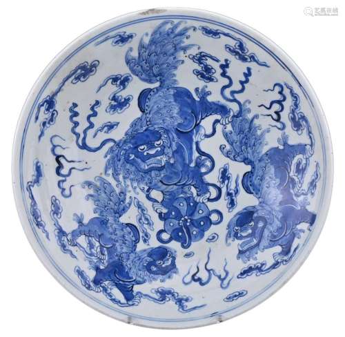A CHINESE BLUE AND WHITE PORCELAIN CHARGER, 19TH CENTURY