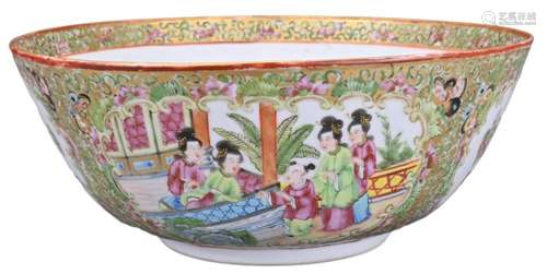 A CHINESE CANTON FAMILLE ROSE PORCELAIN BOWL, 19TH CENTURY