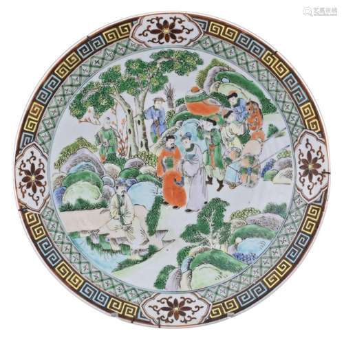 A CHINESE FAMILLE VERTE PORCELAIN DISH, 19TH CENTURY