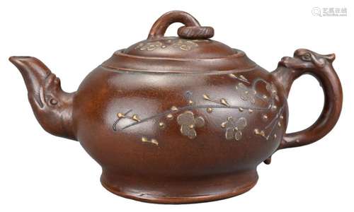 A CHINESE YIXING POTTERY TEAPOT, 20TH CENTURY